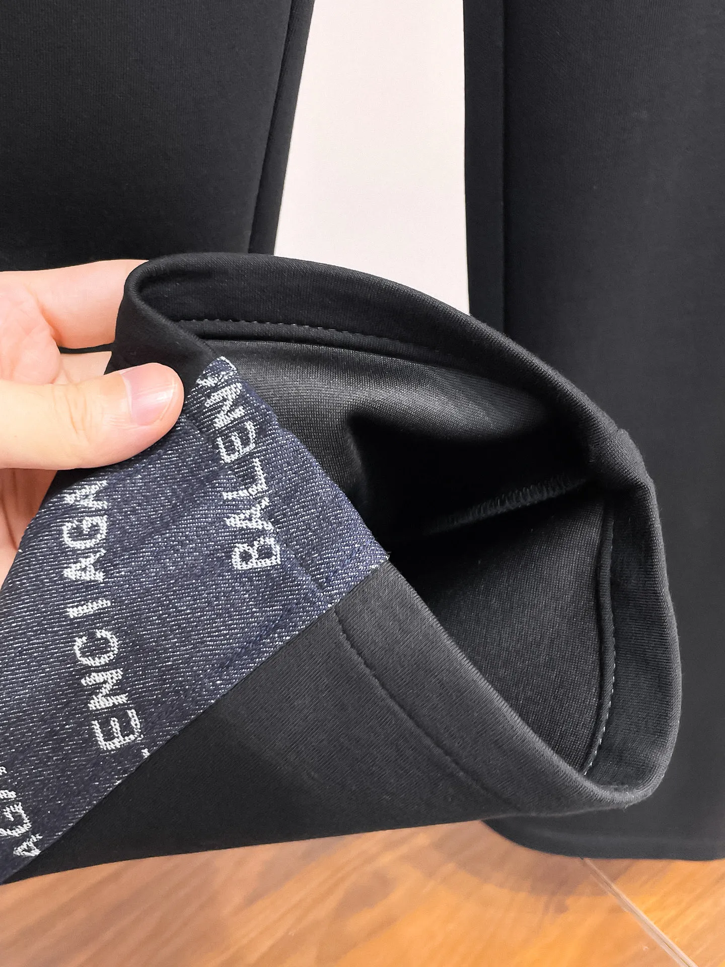 Balenciaga 🆕2026 Autumn and Winter New Arrival Casual Pants! The official website will be released simultaneously. Brand Classic LOGO casual pants, customized fabrics, excellent comfort and strong touch. Highly recognisable, perfect appearance and craftsmanship. Size:M-3XL
